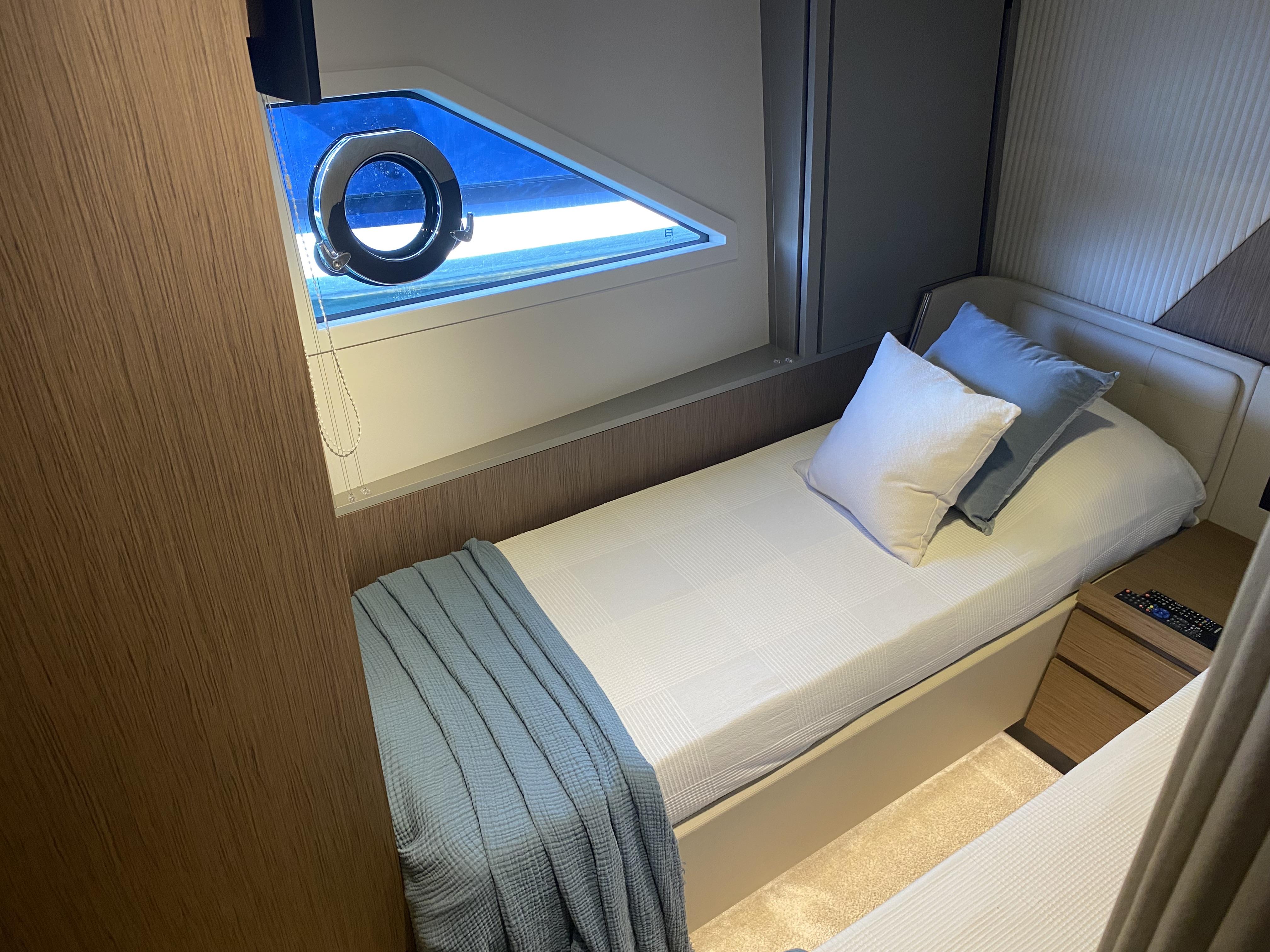 2022 FERRETTI YACHTS 720 